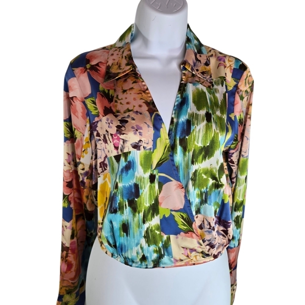 Rachel Zoe floral satin faux wrap cropped long sleeve blouse - Picture 2 of 9